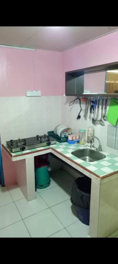 Mak Homestay Upstairs With 5 Bedrooms Kampong Kundassan Esterno foto