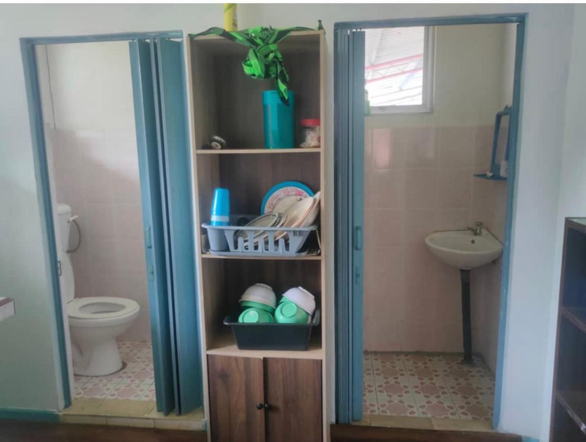 Mak Homestay Upstairs With 5 Bedrooms Kampong Kundassan Esterno foto