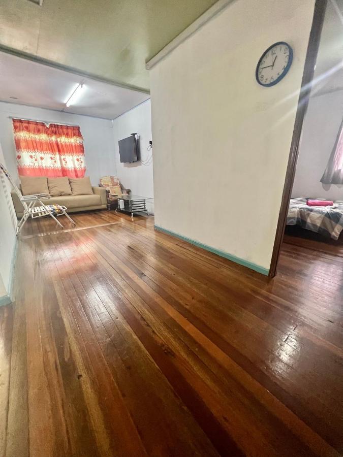 Mak Homestay Upstairs With 5 Bedrooms Kampong Kundassan Esterno foto