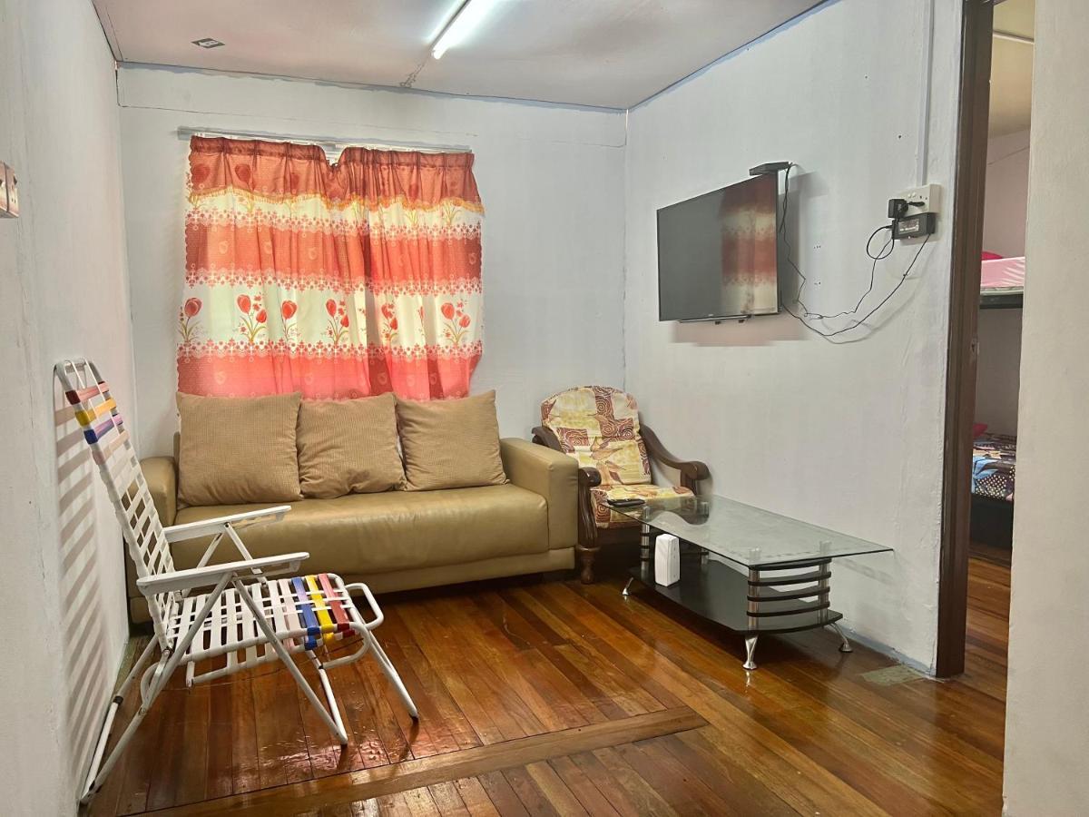 Mak Homestay Upstairs With 5 Bedrooms Kampong Kundassan Esterno foto