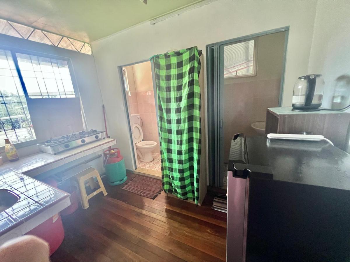 Mak Homestay Upstairs With 5 Bedrooms Kampong Kundassan Esterno foto